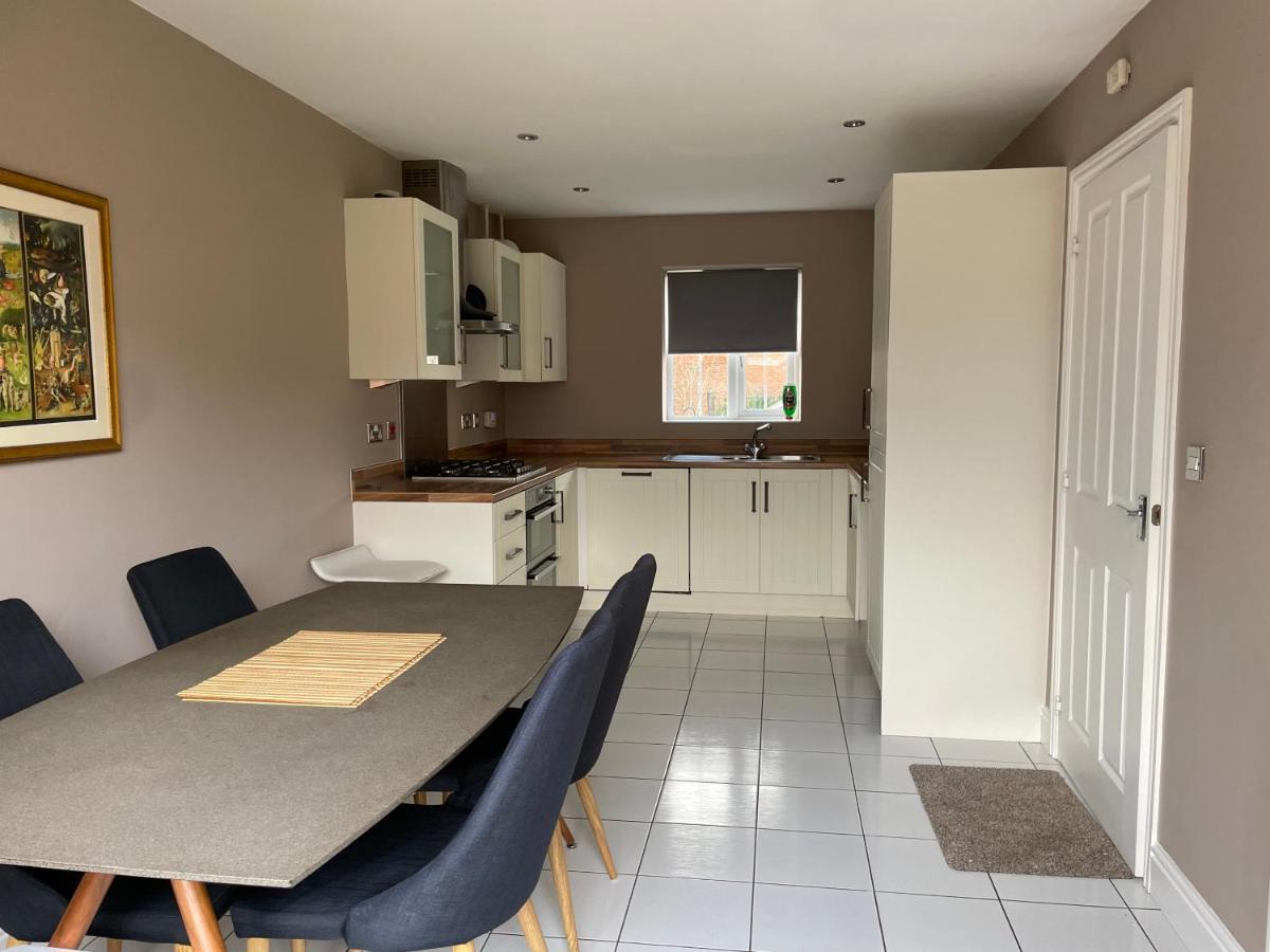 Stunning Large Detached Gloucester, 4 Beds, 3 Bedroom, 2 Bathroom Property, Nr Chelt, The Docks And Quays Sleeps 6 Ngoại thất bức ảnh