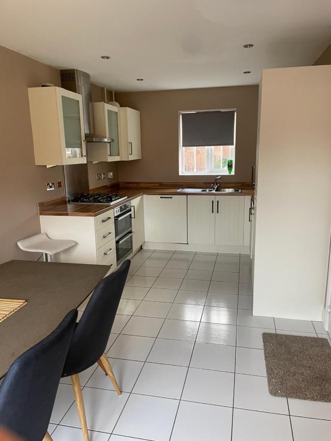 Stunning Large Detached Gloucester, 4 Beds, 3 Bedroom, 2 Bathroom Property, Nr Chelt, The Docks And Quays Sleeps 6 Ngoại thất bức ảnh