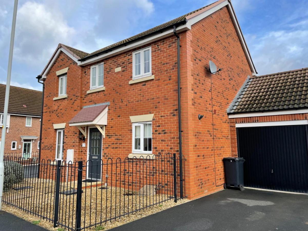 Stunning Large Detached Gloucester, 4 Beds, 3 Bedroom, 2 Bathroom Property, Nr Chelt, The Docks And Quays Sleeps 6 Ngoại thất bức ảnh