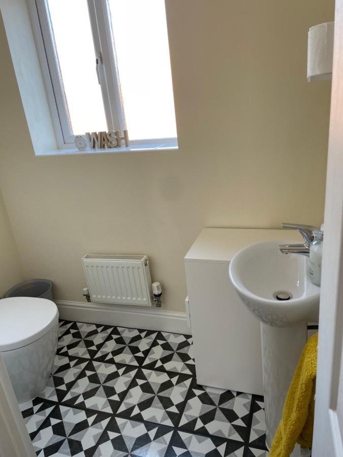 Stunning Large Detached Gloucester, 4 Beds, 3 Bedroom, 2 Bathroom Property, Nr Chelt, The Docks And Quays Sleeps 6 Ngoại thất bức ảnh